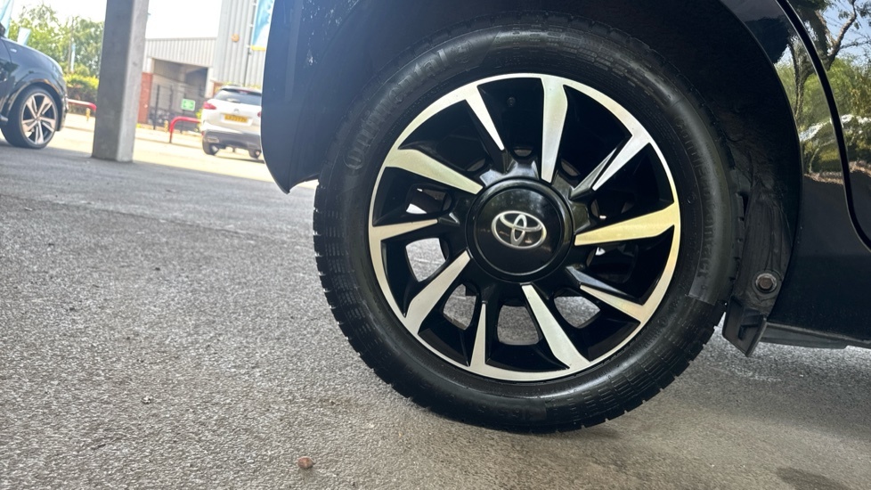 Toyota Aygo X Hatchback Green #7