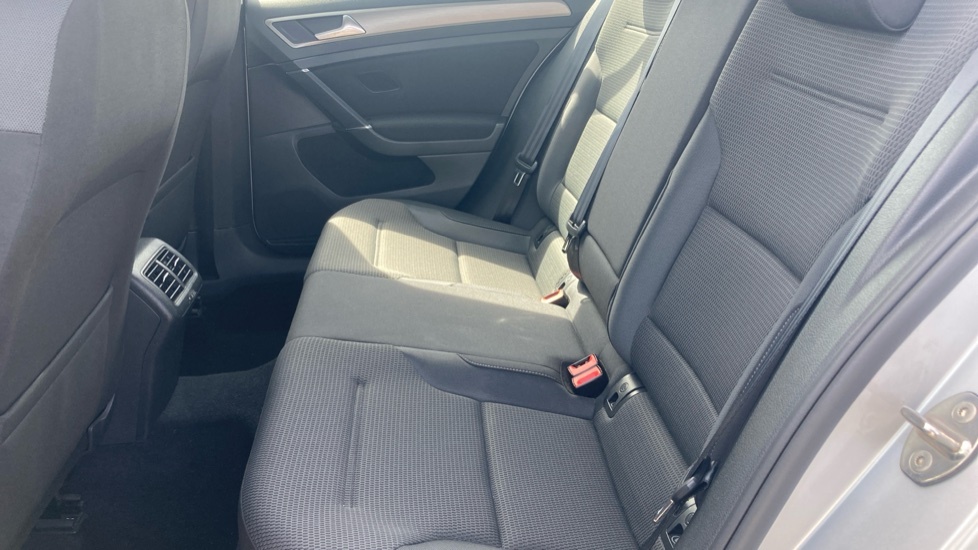 Volkswagen Golf 2.0 Tdi Gtd Black #16