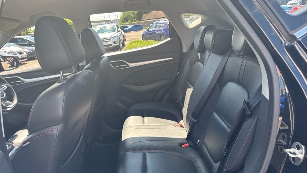 MG ZS 1.0T Gdi Exclusive Dct Black #16