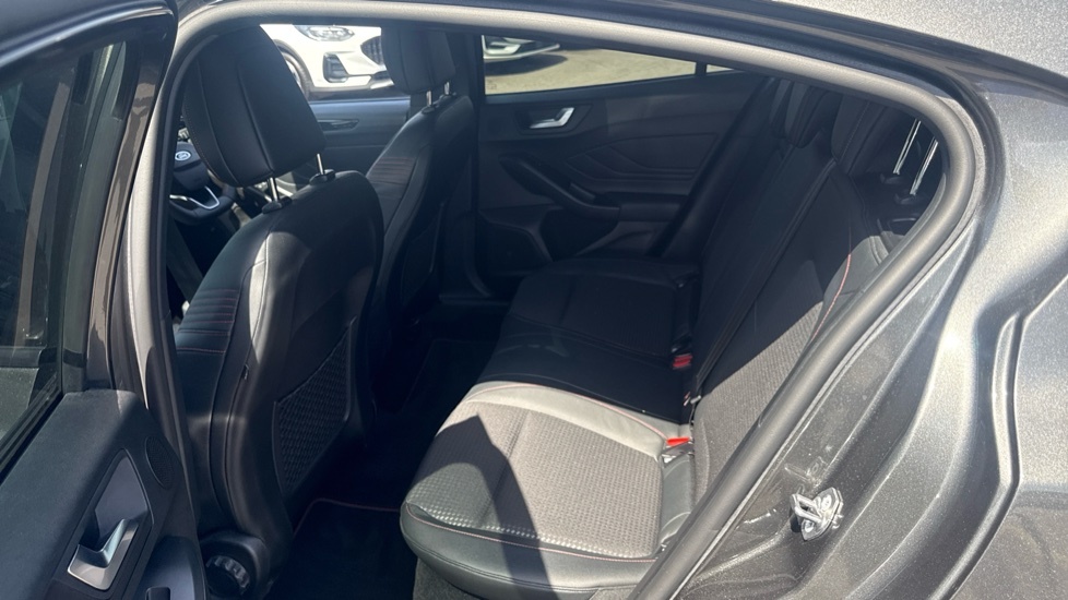 Ford Focus 1.5 Ecoblue 120 Titanium Privacy Glass Grey #16