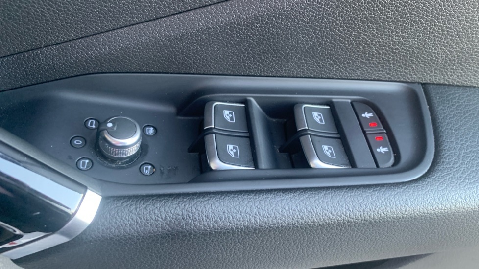 Audi Q2 1.0 Tfsi Sport Red #25