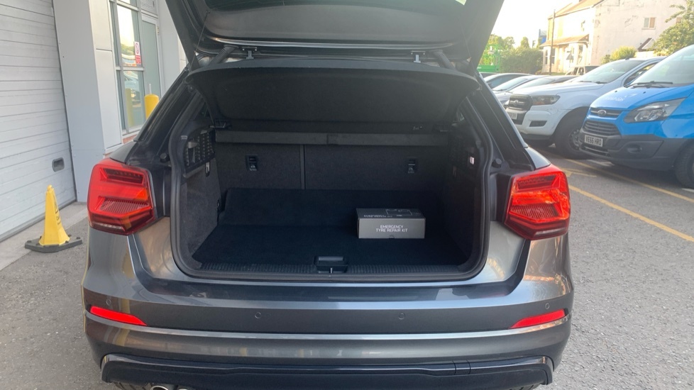 Audi Q2 Black Edition Grey #4