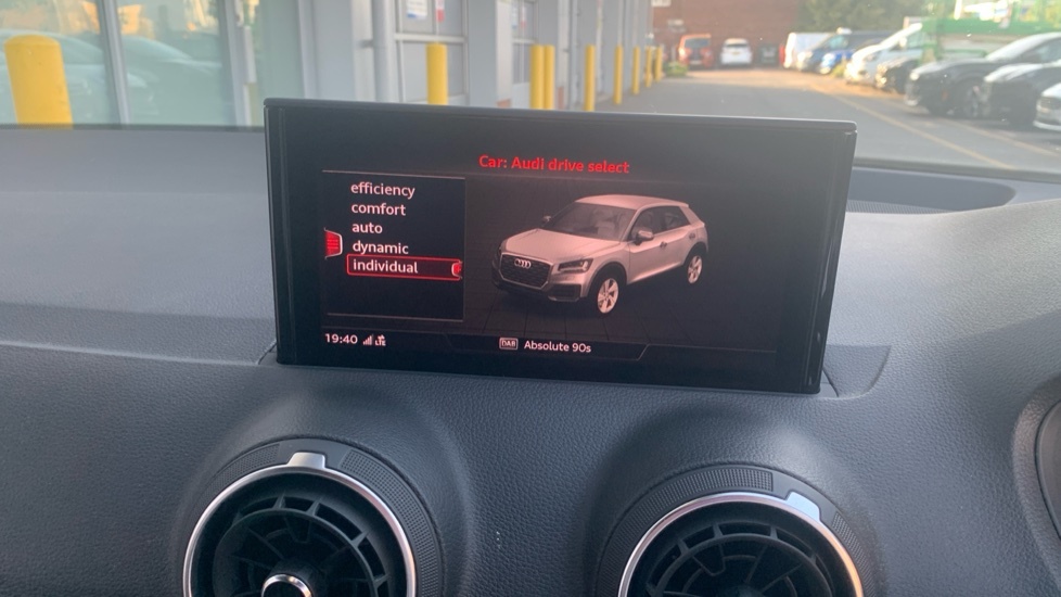 Audi Q2 1.0 Tfsi Sport Red #10