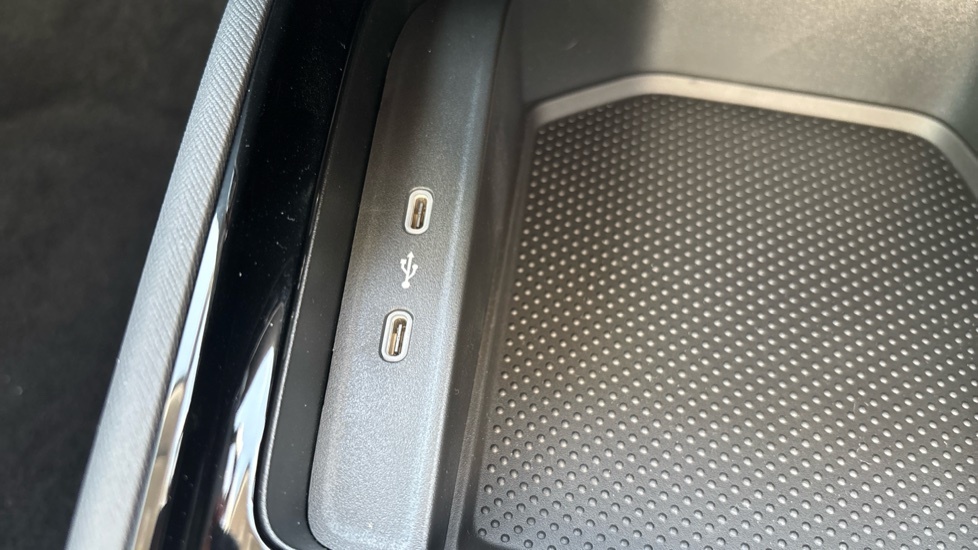 Skoda Kamiq 1.0 Tsi 95 Design Edition White #21
