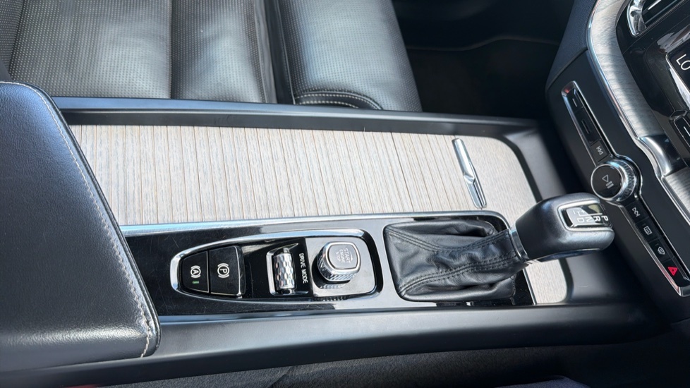 Volvo XC60 2L R-design Grey #24
