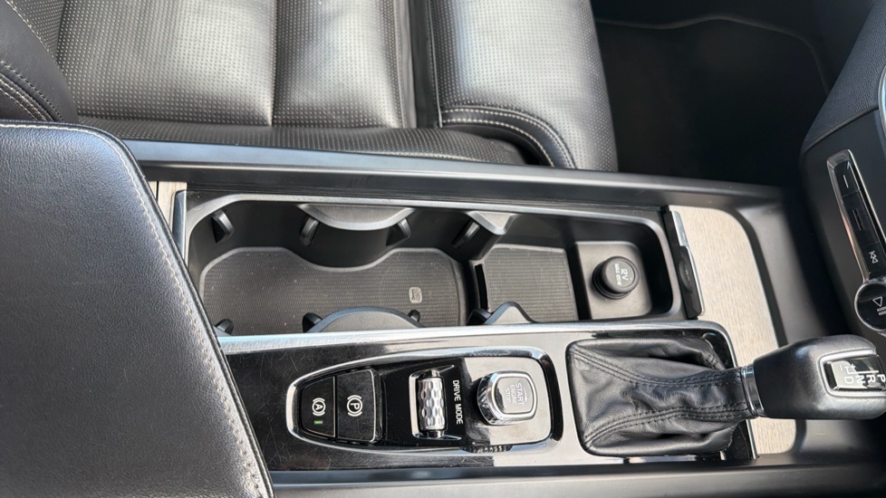 Volvo XC60 2L R-design Grey #25
