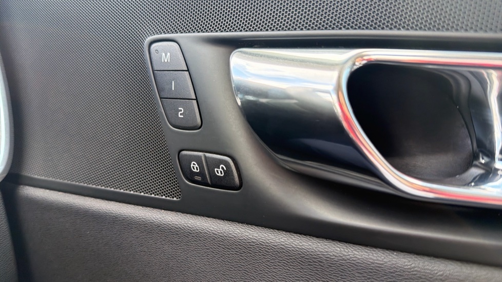 Volvo XC60 2L R-design Grey #22
