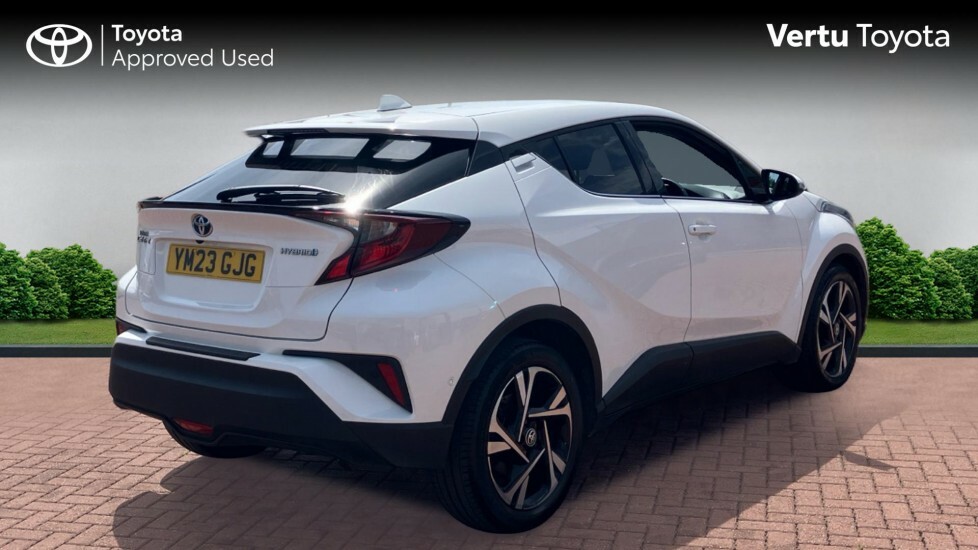 Toyota C-Hr Design White #2