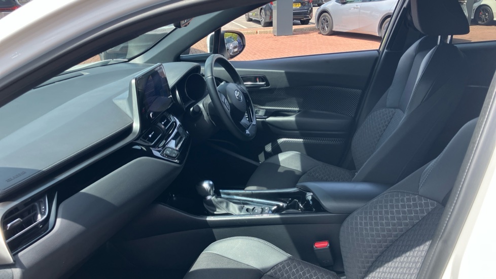 Toyota C-Hr Design White #5