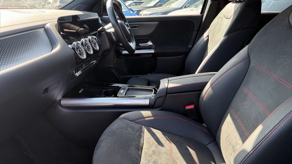 Mercedes-Benz EQA Eqa 250 140Kw Amg Line Executive 70.5Kwh Blue #36