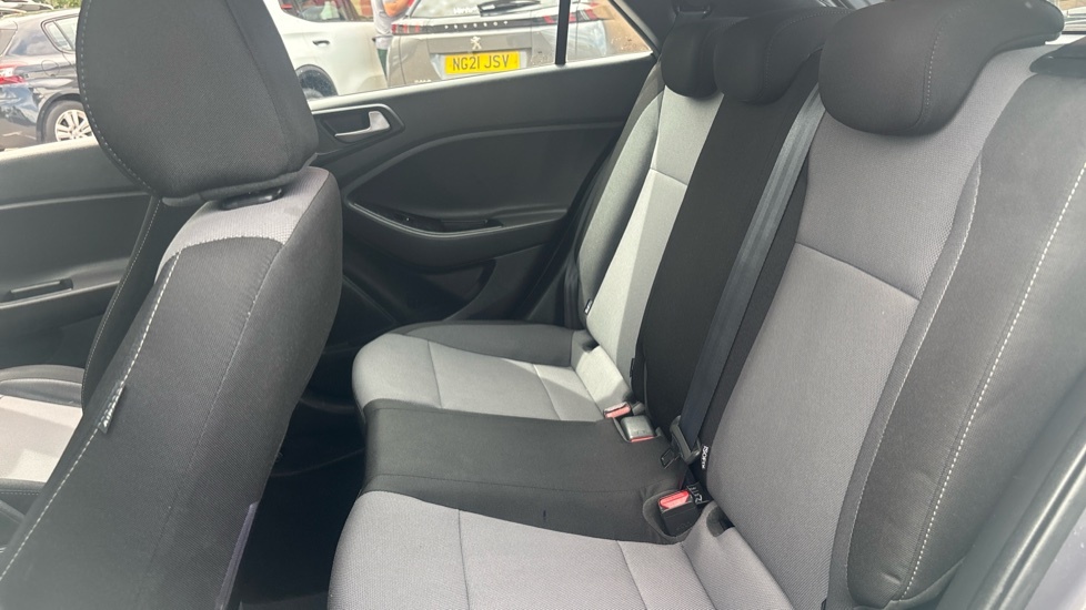 Hyundai I20 1.2 Mpi Se 83 Bhp White #16