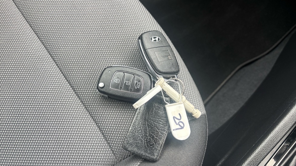 Hyundai I20 1.2 Mpi Se 83 Bhp White #20