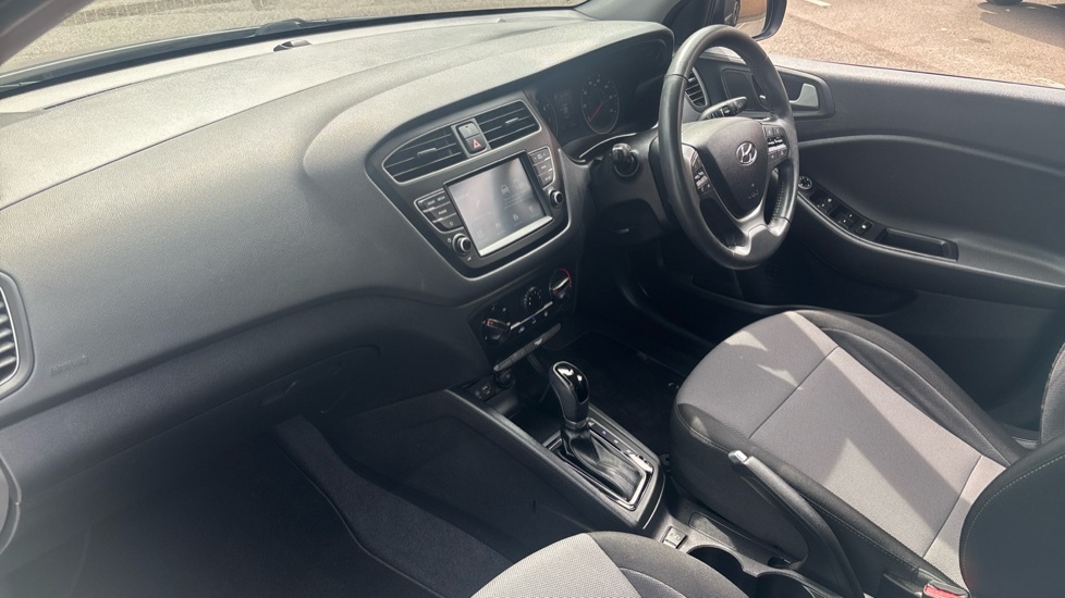 Hyundai I20 1.2 Mpi Se 83 Bhp White #9
