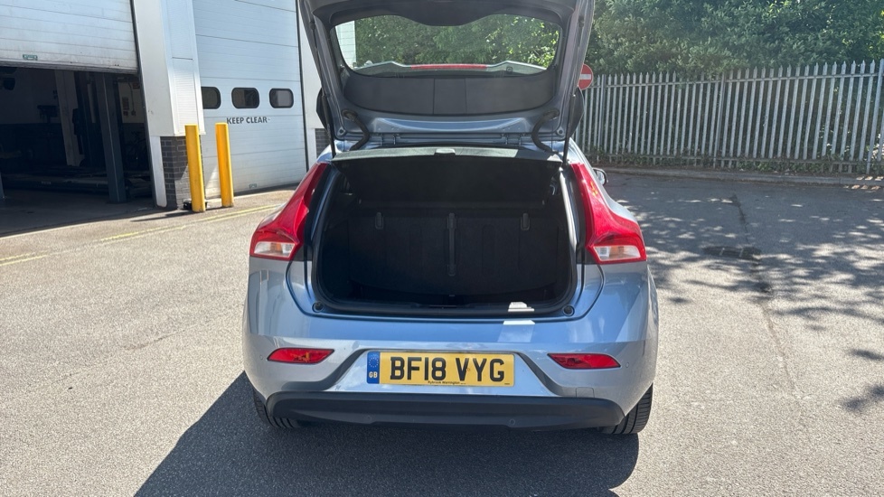 Volvo V40 Momentum Nav Plus Blue #4