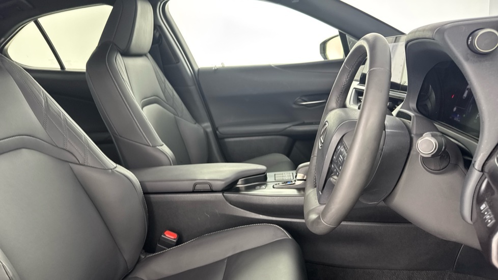 Lexus UX 300E 150Kw 72.8 Kwh E-cvt Premium Plus Pack Grey #13