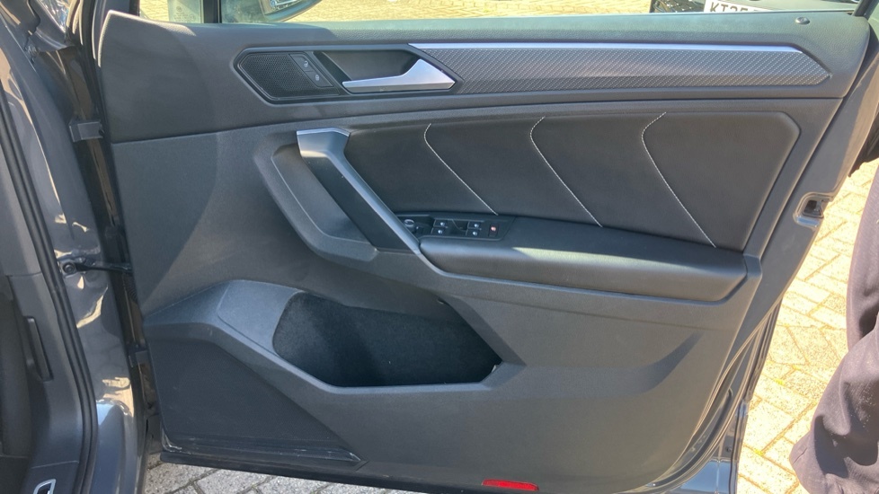 Volkswagen Tiguan Active Tsi Black #19