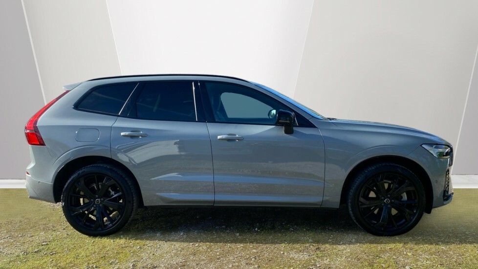 Volvo XC60 Plus Black Edition Grey #3
