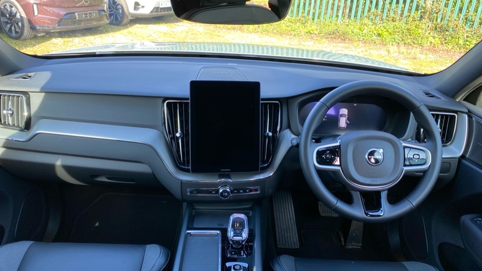 Volvo XC60 Plus Black Edition Grey #5