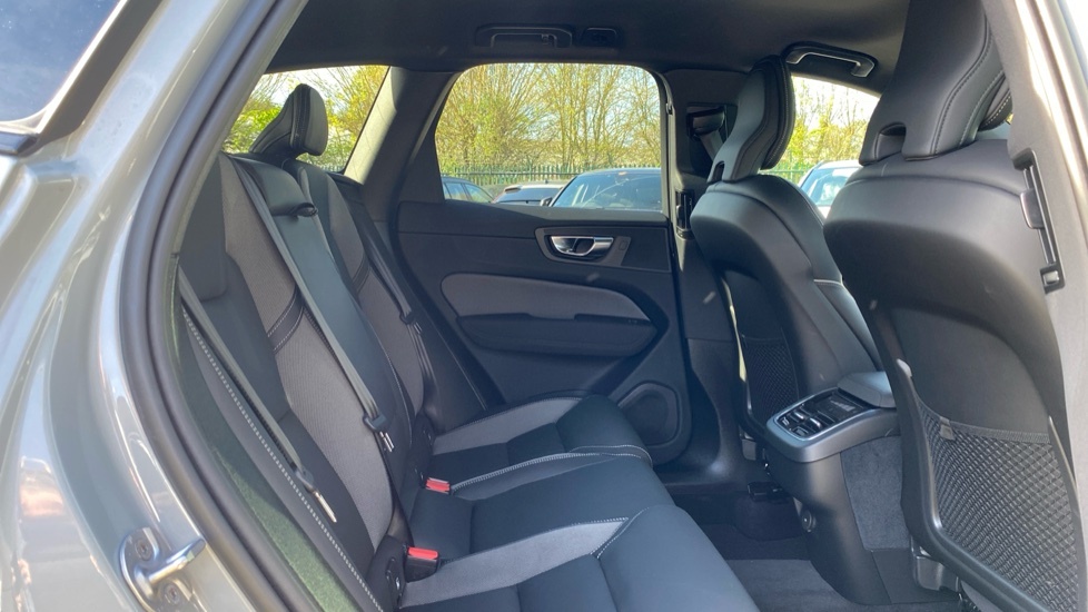 Volvo XC60 Plus Black Edition Grey #6