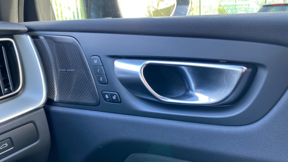 Volvo XC60 Ultra Dark Green #32