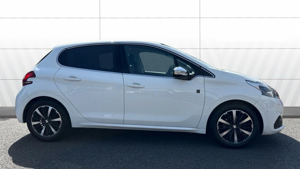 Peugeot 208 Tech Edition White #5