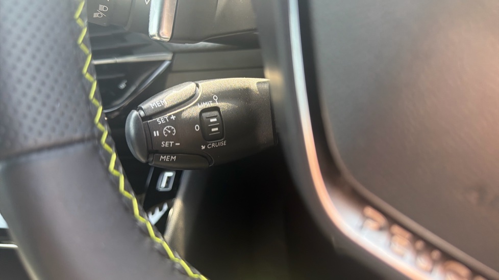 Peugeot 2008 1.2 Puretech 130 Allure Black #32