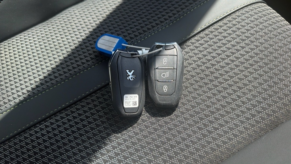 Peugeot 2008 1.2 Puretech 130 Allure Black #19