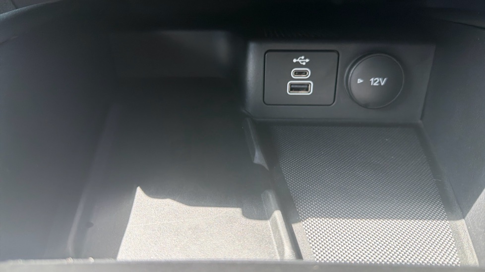 Ford Kuga 2.5 Fhev Active 4Wd Cvt 2025 White #38