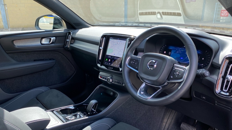 Volvo XC40 Plus Blue #4
