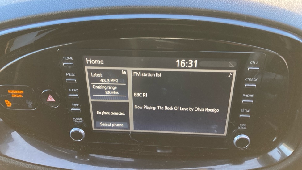 Toyota Aygo X Edge Beige #7