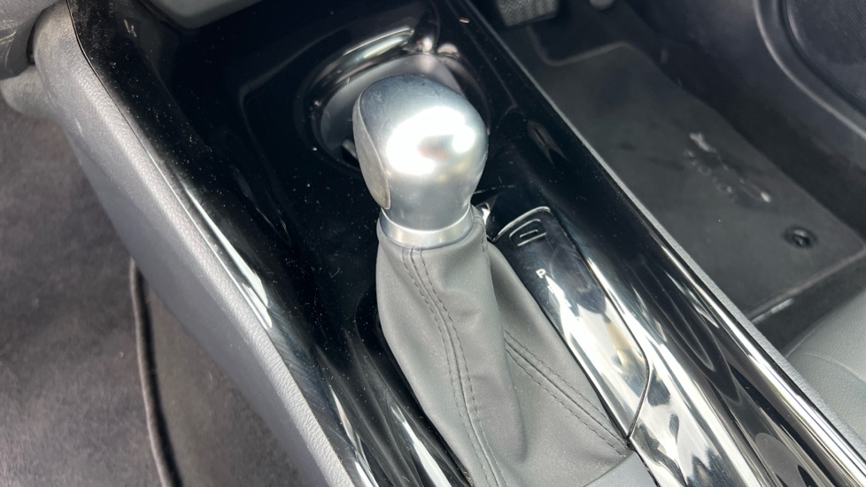 Toyota C-Hr Design White #13