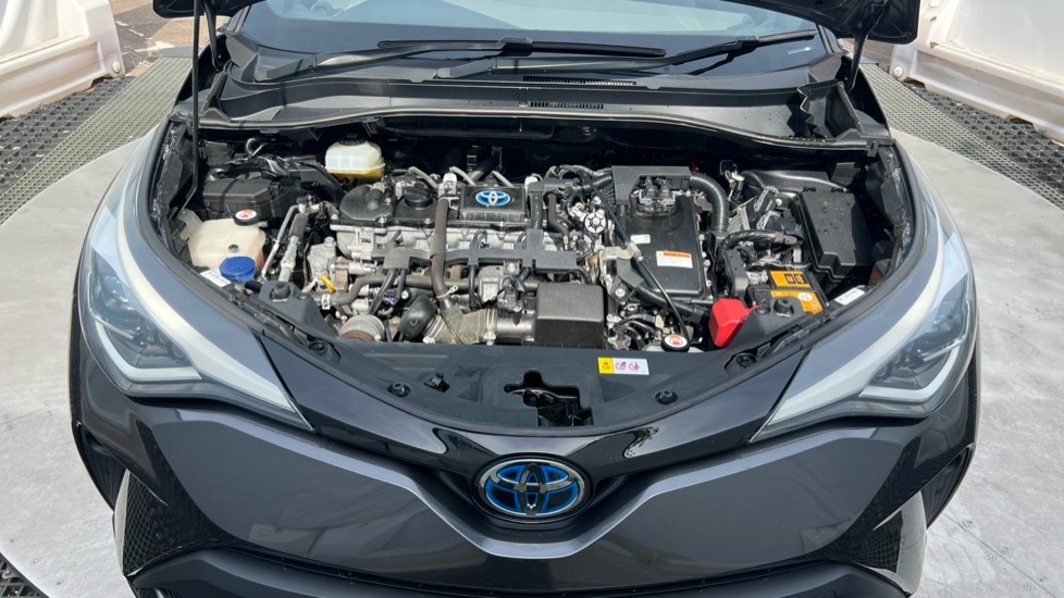 Toyota C-Hr Design White #8
