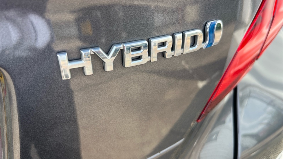 Toyota C-Hr Design White #40