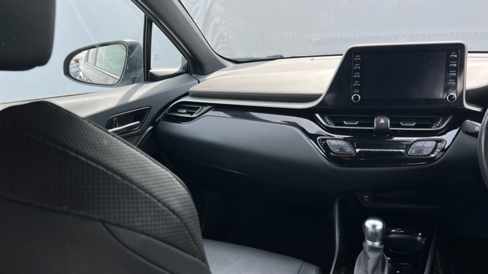 Toyota C-Hr Design White #14