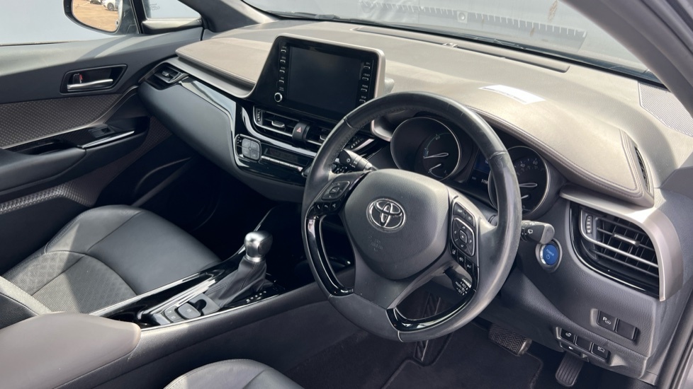 Toyota C-Hr Design White #11
