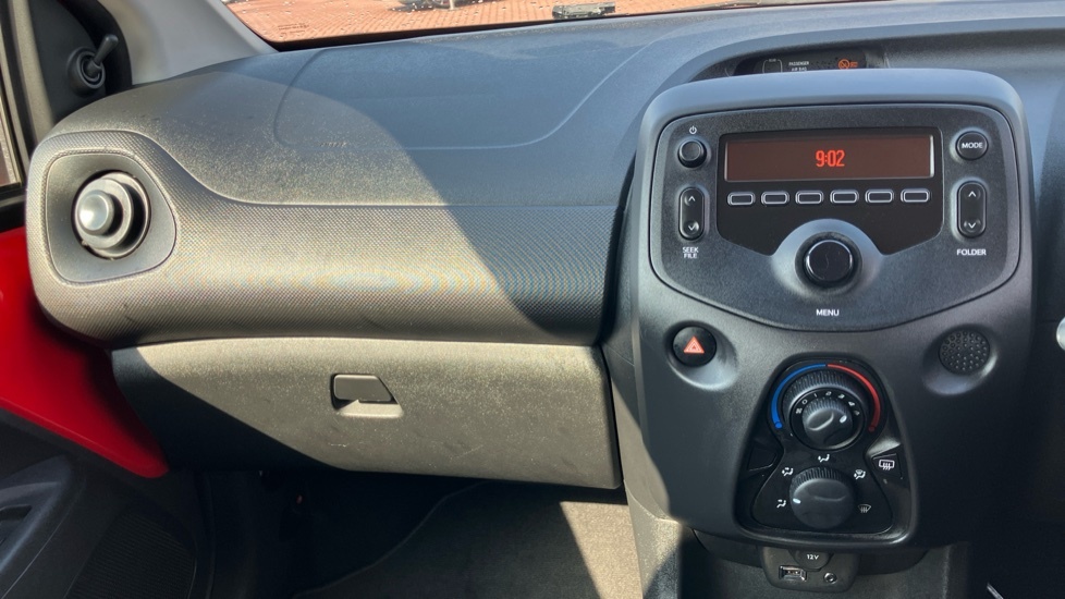 Toyota Aygo X X-claim White #9