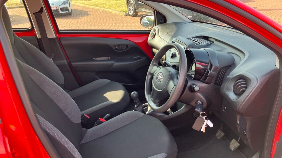 Toyota Aygo X X-claim White #12