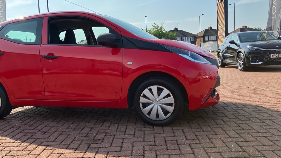 Toyota Aygo X X-claim White #25