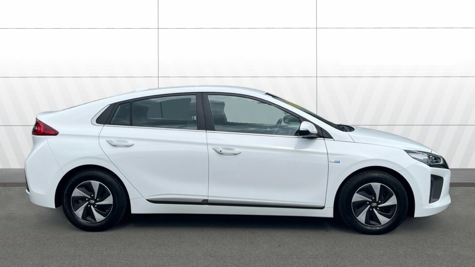 Hyundai Ioniq Premium White #5