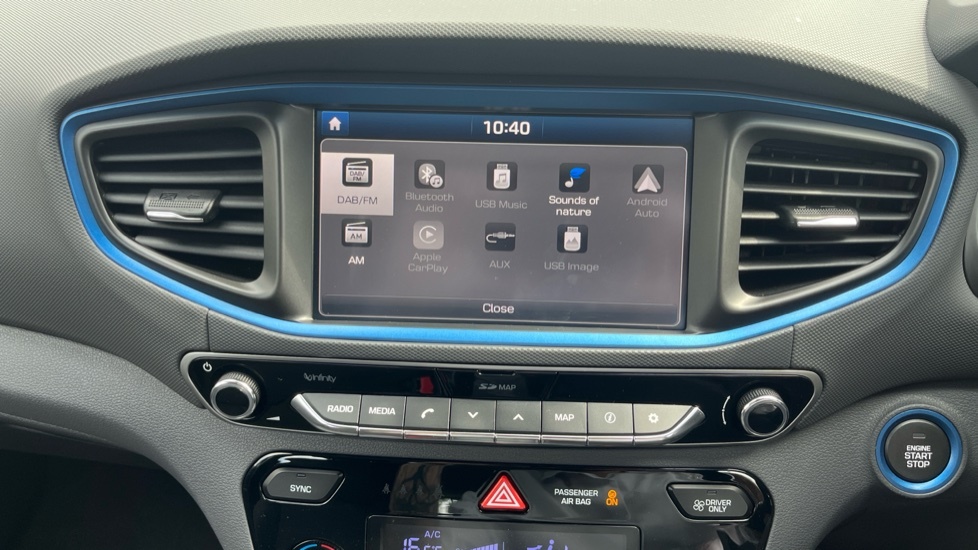 Hyundai Ioniq Premium White #27