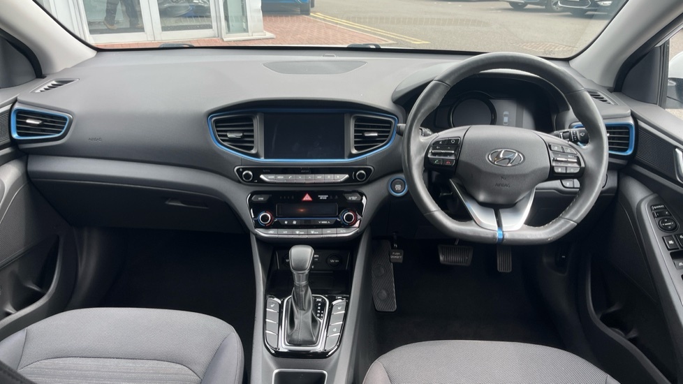 Hyundai Ioniq Premium White #10