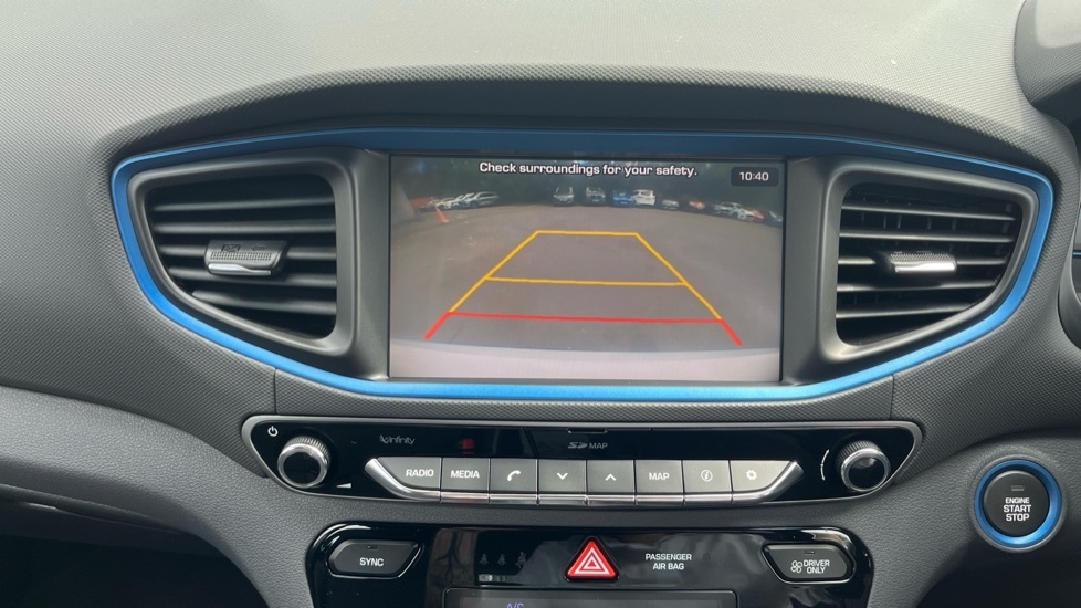 Hyundai Ioniq Premium White #29