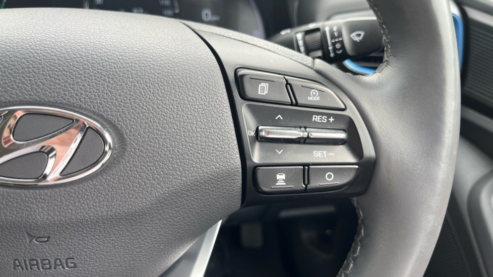 Hyundai Ioniq Premium White #21