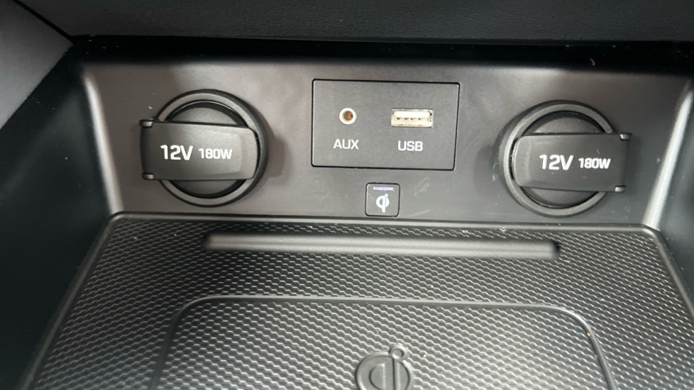 Hyundai Ioniq Premium White #33
