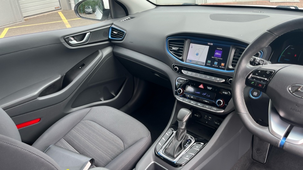 Hyundai Ioniq Premium White #14