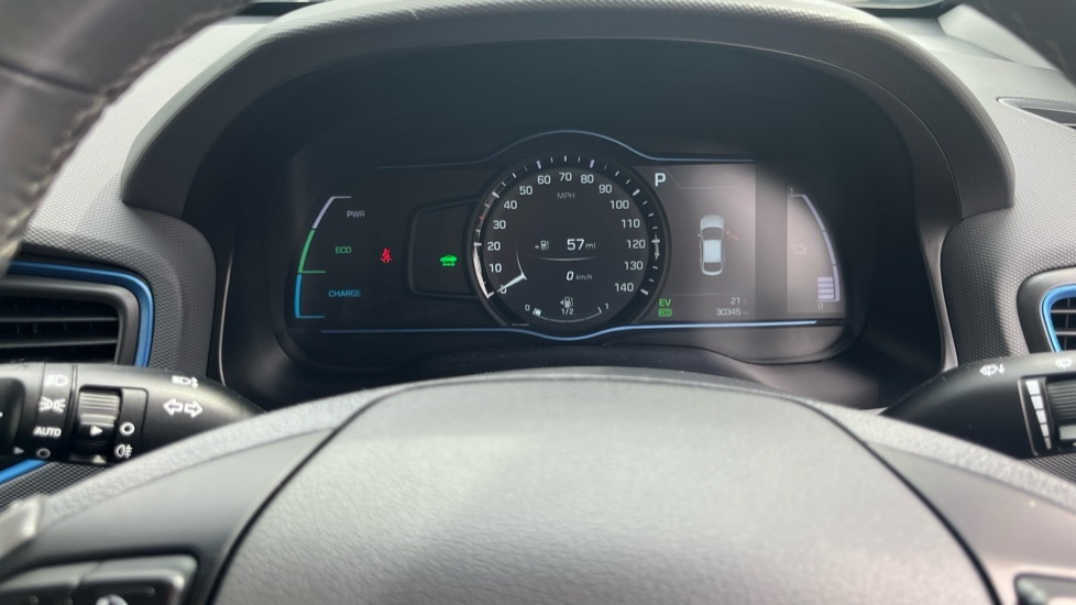 Hyundai Ioniq Premium White #18