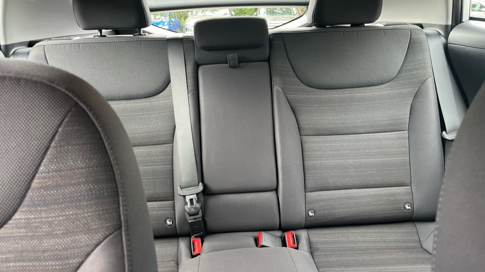 Hyundai Ioniq Premium White #15