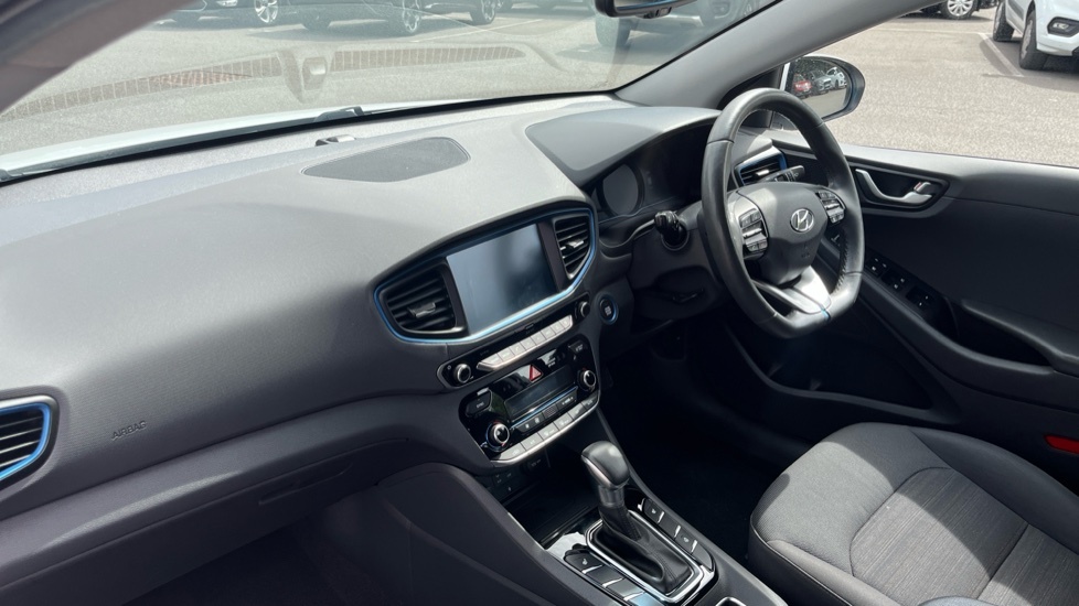 Hyundai Ioniq Premium White #9