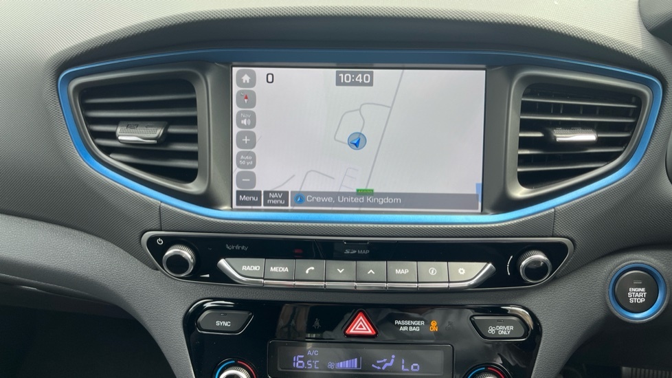 Hyundai Ioniq Premium White #26