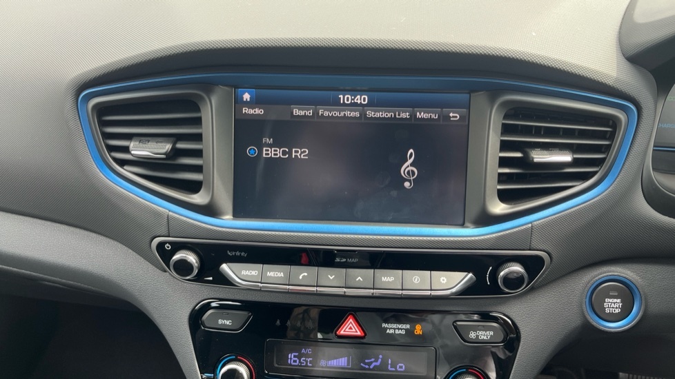 Hyundai Ioniq Premium White #28